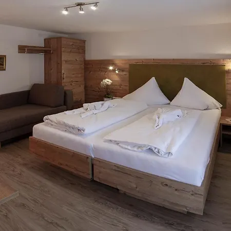 Neuwirt Szálloda 3*