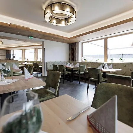 Neuwirt Hotel 3*